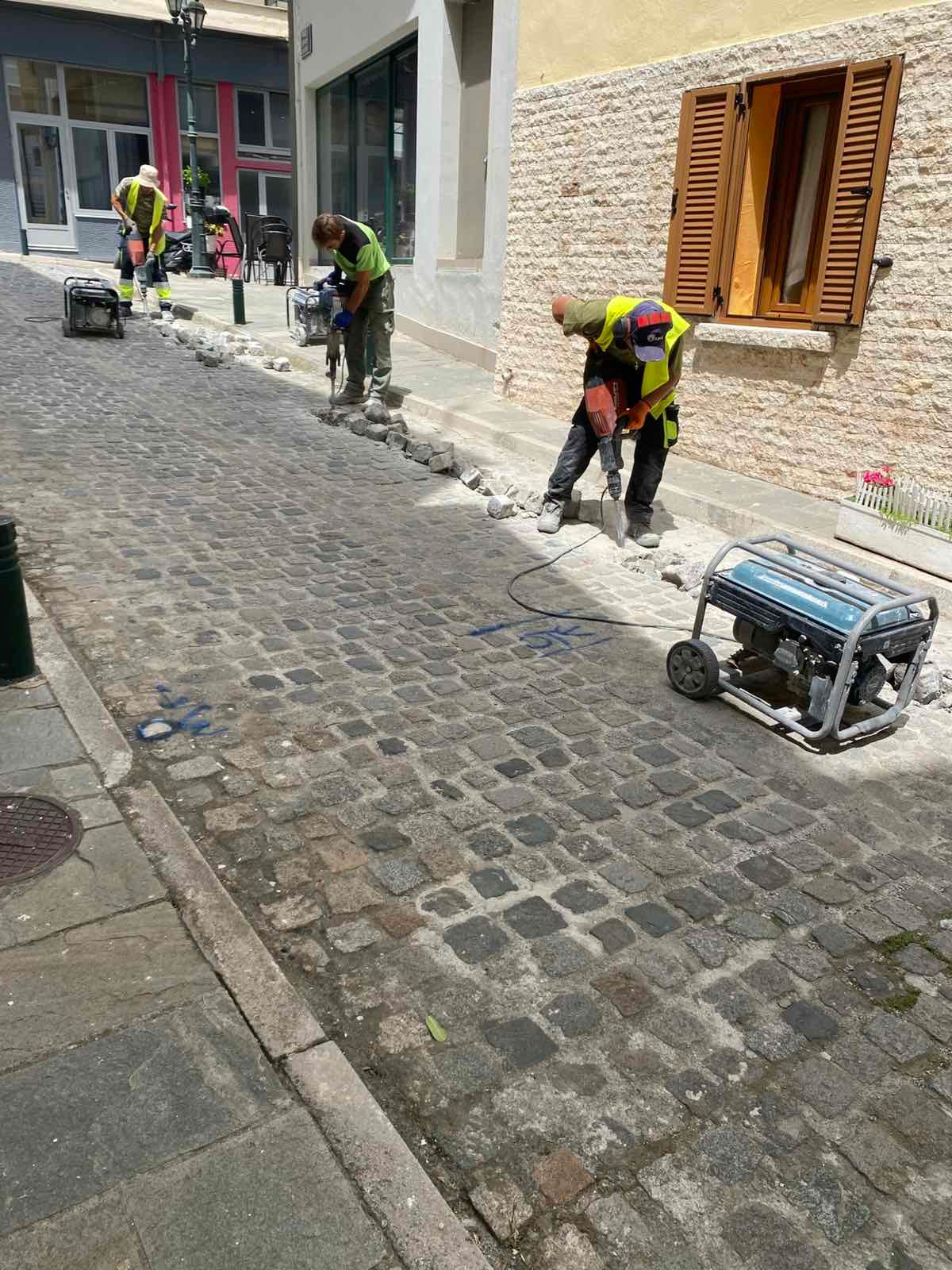 Χειρωνακτική διάνοιξη με αερόσφυρα σε απαιτητικό καλντερίμι